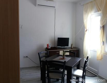 Appartamenti Teodo, alloggi privati a Tivat, Montenegro